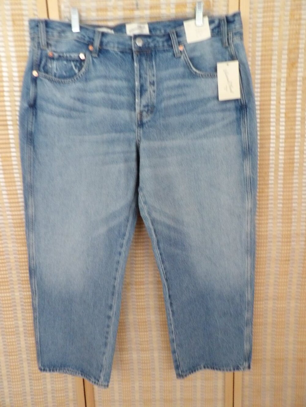 NWT Women's Universal Thread Size 16 Mid-Rise Boyfriend Tapered Leg Denim Jeans